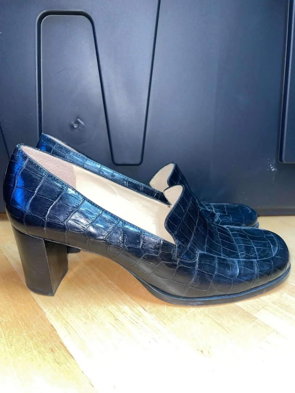 Antonio Melani Pretty Black Croc Embossed Leather Pump Loafers.  Size 9. EUC